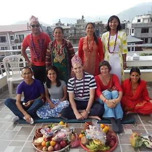 Shine Famille Francophone - Shine And Kathmandu